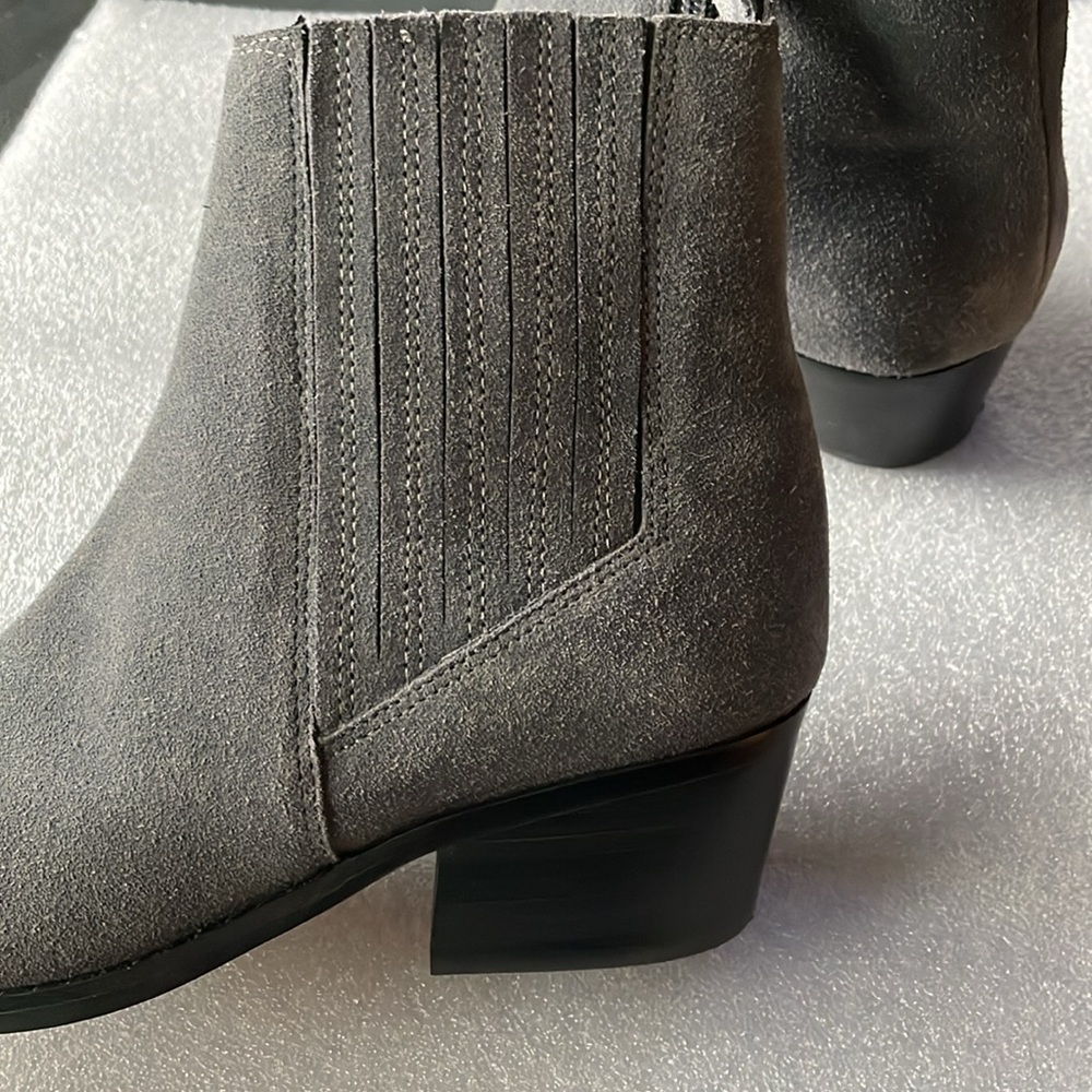 Marc Fisher Ankle Boots Size 7 Gray Suede Pointed Toe Chunky Heel Decor Toe Tips - Picture 7 of 13